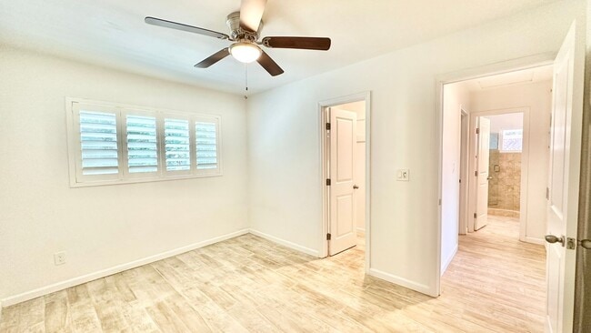 Building Photo - Light, Bright, and Recently Updated, Darli...