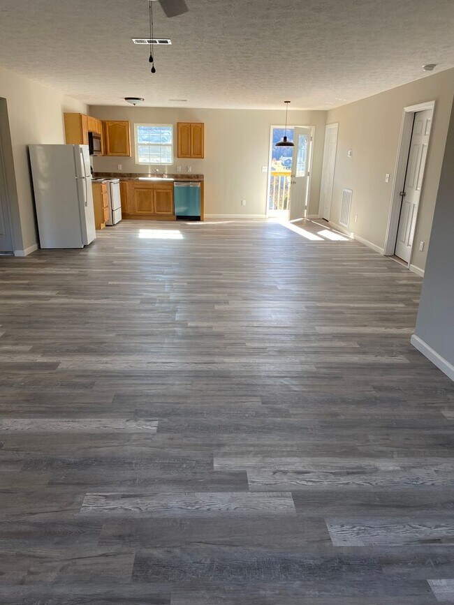 Building Photo - 3 bedroom 2 bath single family home in Kodak, TN