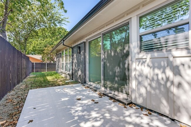 Building Photo - 202 Trellis Pl