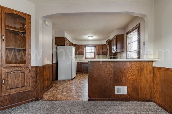 Building Photo - 3 Bedroom / 1.5 Bathroom Home | 60th & Center