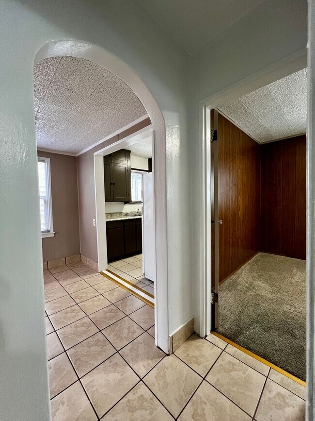 Building Photo - D1011