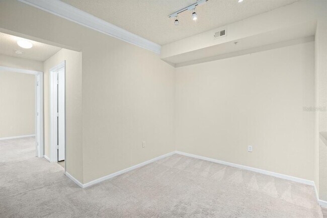 Building Photo - 13016 Plantation Park Cir