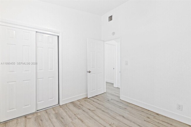 Building Photo - 1557 NW 15th Ave