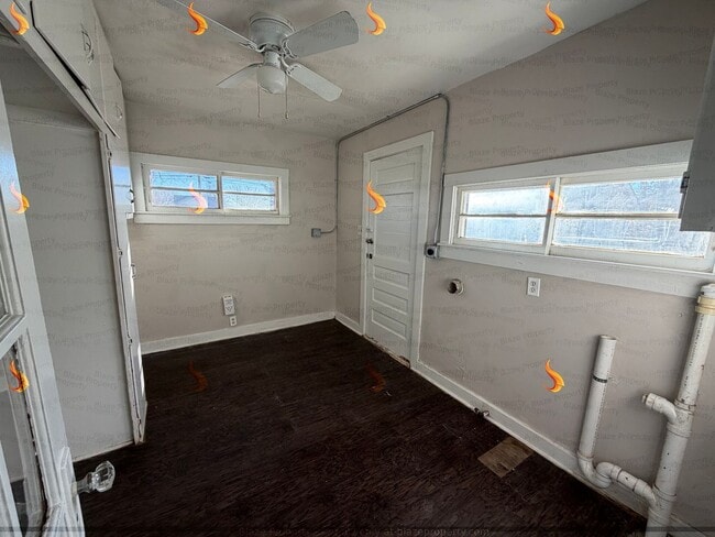 Building Photo - Charming 3-Bed with Fireplace & Large Fenced Yard!