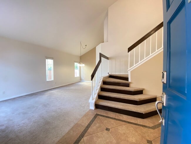 Building Photo - Santa Fe Hills 4 Bedroom Home