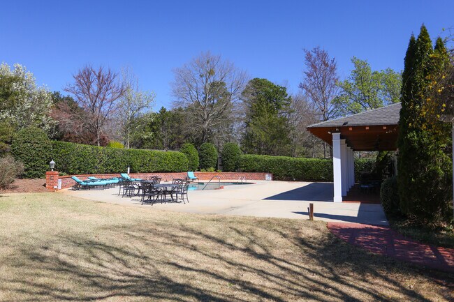Building Photo - 504 Village Walk Ln