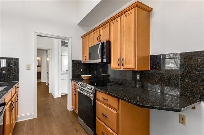 Building Photo - 130 Putnam Cir NE