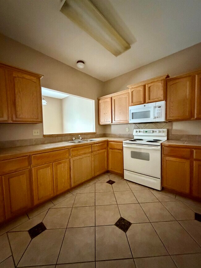 Building Photo - 9804 Cantera Ct