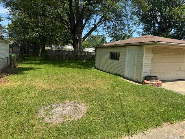 Building Photo - 24755 Trombley St