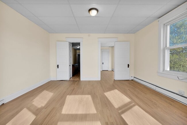 Building Photo - ? Spacious 4-Bedroom Home in Allentown – M...