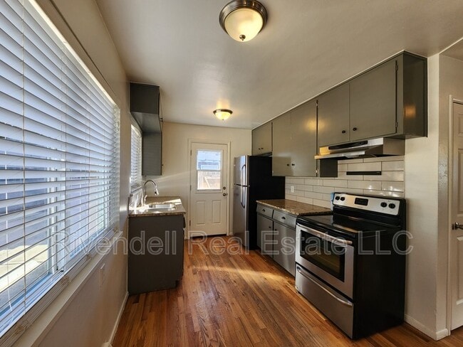 Building Photo - 1320 Winona Ct