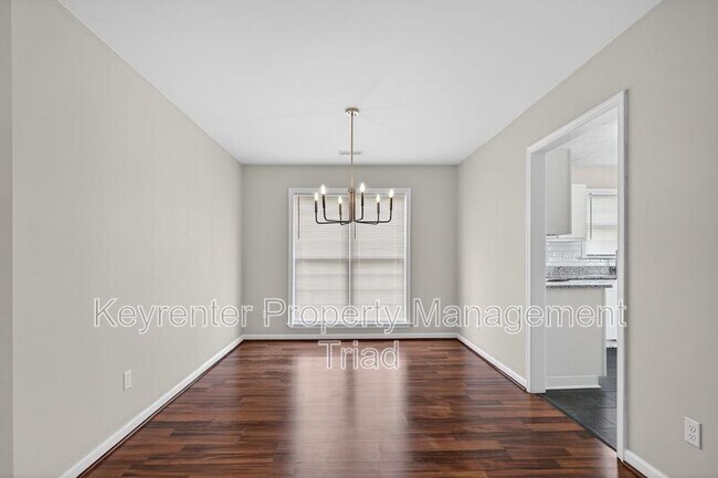 Building Photo - 701 Ashcroft Rd