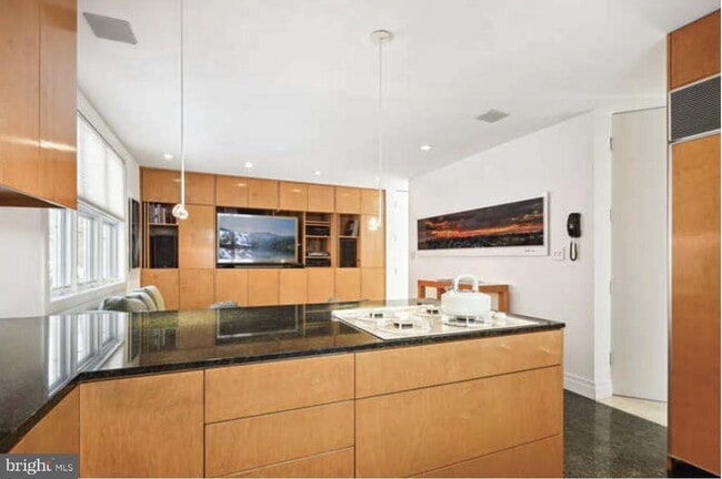 Building Photo - 4527 Q Pl NW