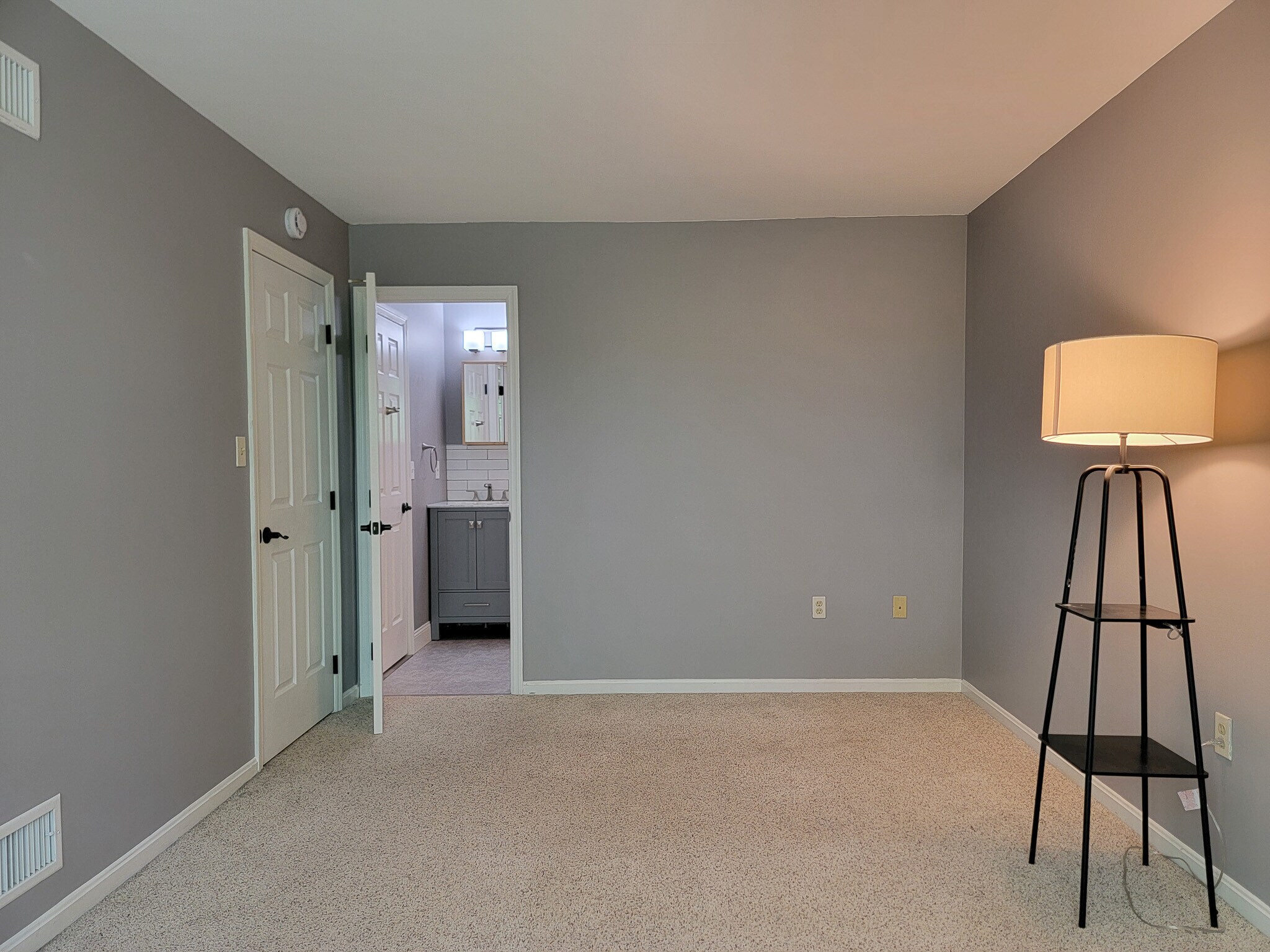 Building Photo - 358 Meetinghouse Ln