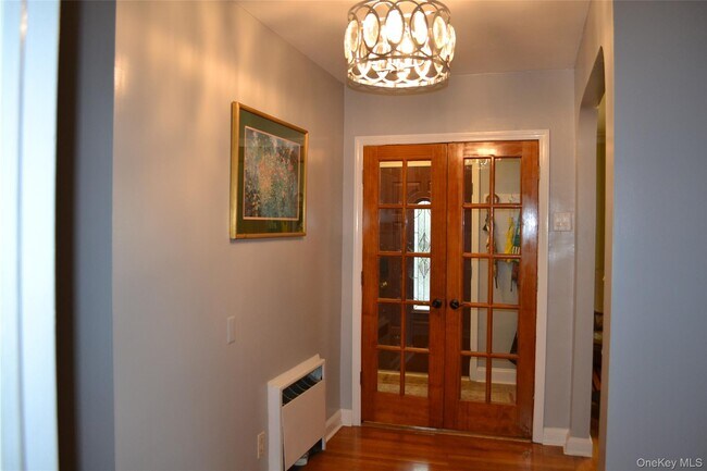 Building Photo - 622 James St