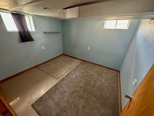 Building Photo - 1915 Highview Ct