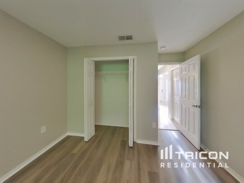 Building Photo - 5559 Starling Loop