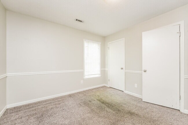 Building Photo - 465 Rosehill Dr