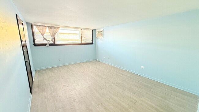 Building Photo - 15020 Woodlawn Ave E