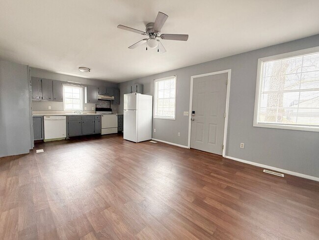 Building Photo - 230 W Jere Whitson Rd