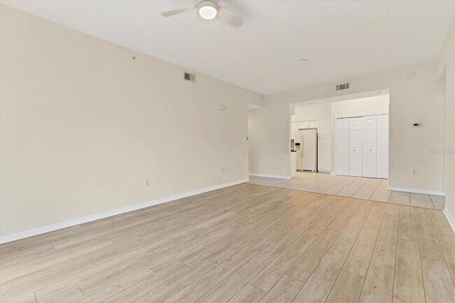 Building Photo - 4208 Central Sarasota Pkwy