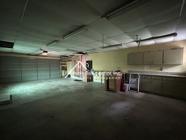 Building Photo - Charming 3 bedroom 2 bathroom House!