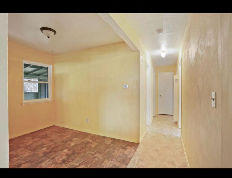 Building Photo - 2025 Ellison Dr