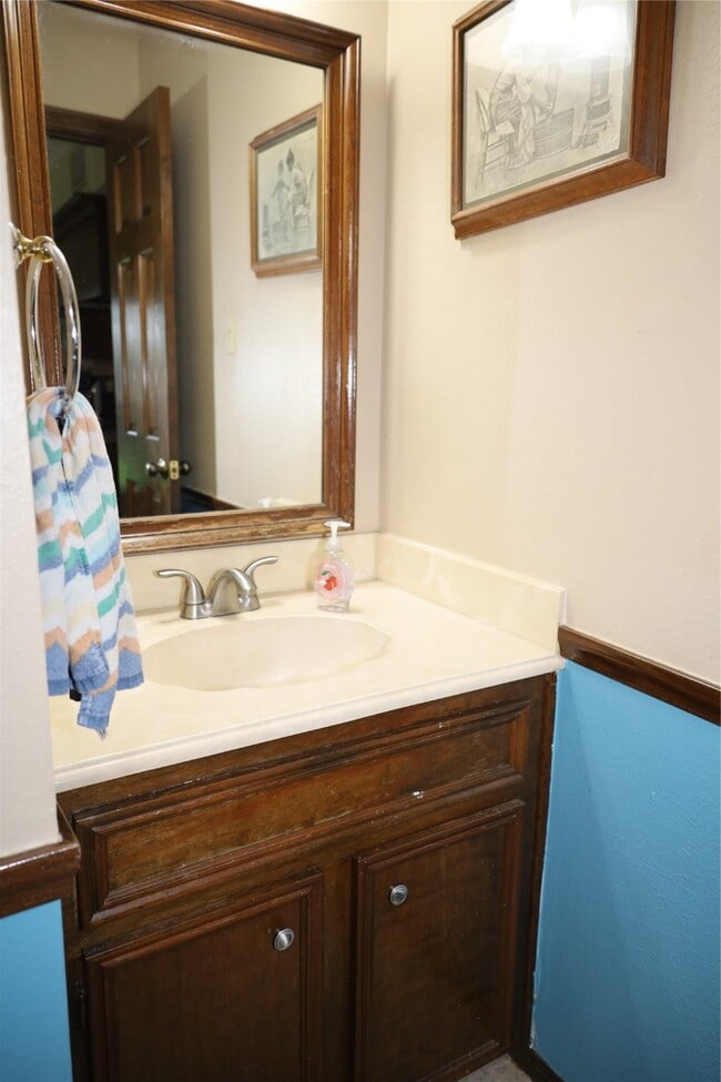 Building Photo - 9948 Twin Shores Dr