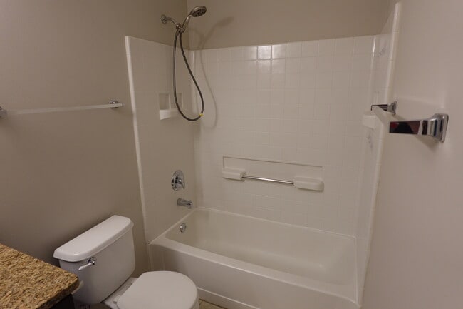 Building Photo - 1136 N Claremont Dr