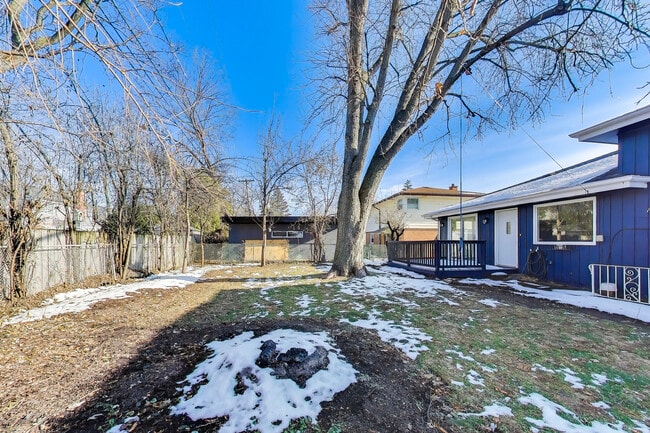 Building Photo - 1006 Devon Ave