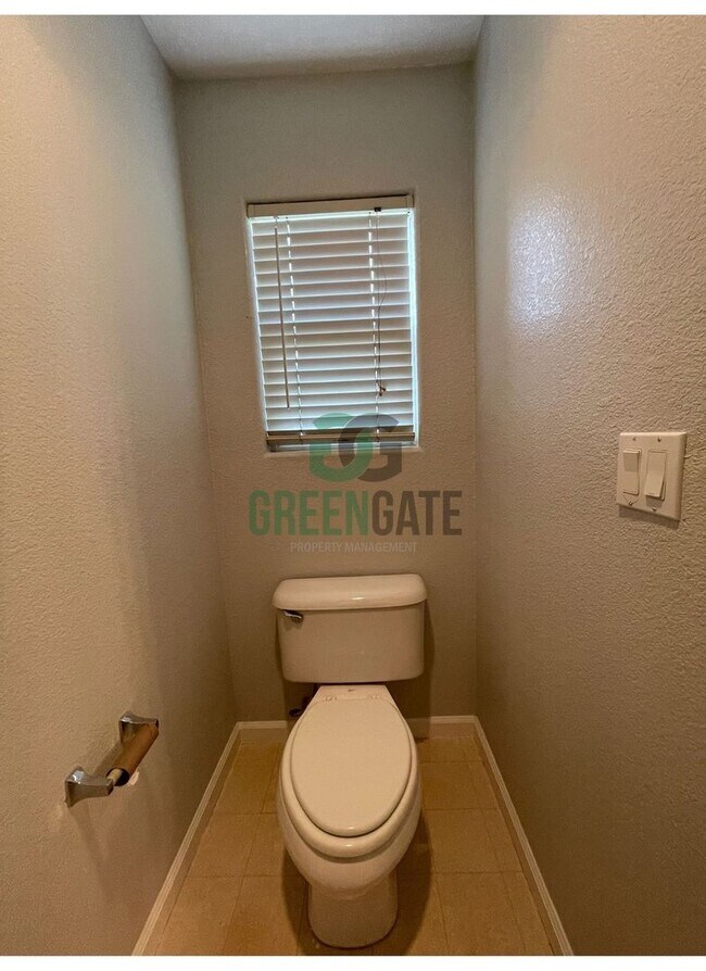 Building Photo - Two story 4 bedroom, 2.5 bath home in Stockton! AVAILABLE NOW!!