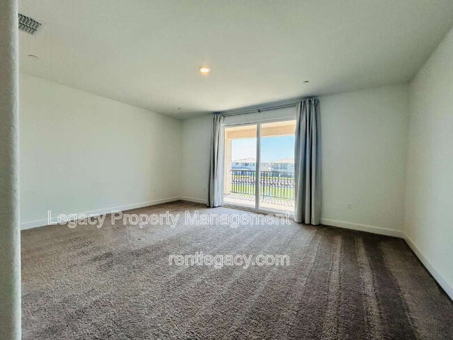 Building Photo - 4096 Azul Way