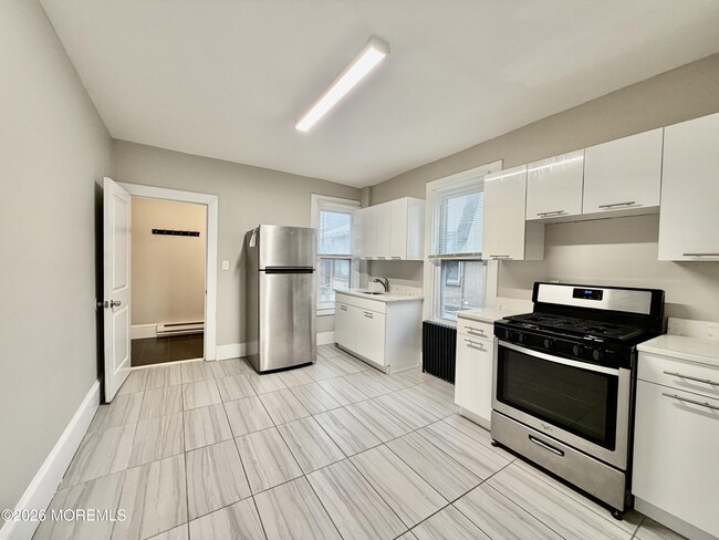 Building Photo - 512 4th Ave