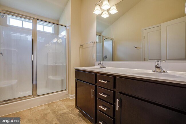 Building Photo - 20 Andrews Pl