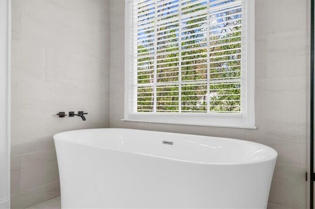 Building Photo - 11215 Highfield Chase Dr