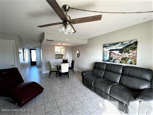 Building Photo - 7101 Ridgewood Ave