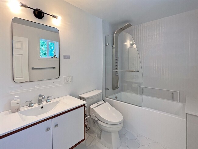 Building Photo - 14 Sabina Way