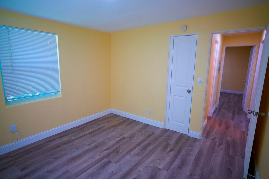 Building Photo - 1666 N Myrtle Ave