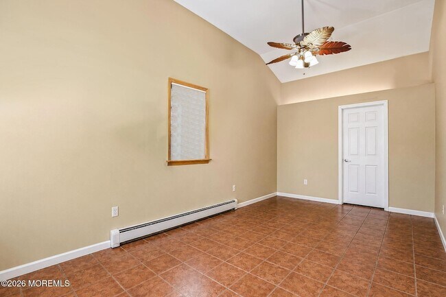 Building Photo - 21 Fairway Dr