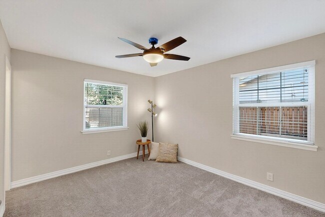 Building Photo - 2949 Hollandale Ln