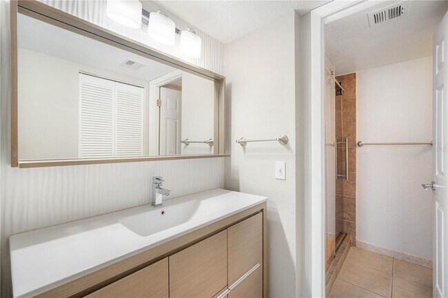 Building Photo - 201 W Laurel St