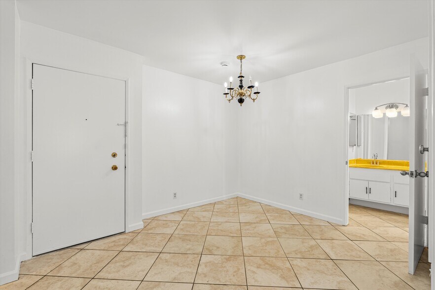 Building Photo - 5460 White Oak Ave