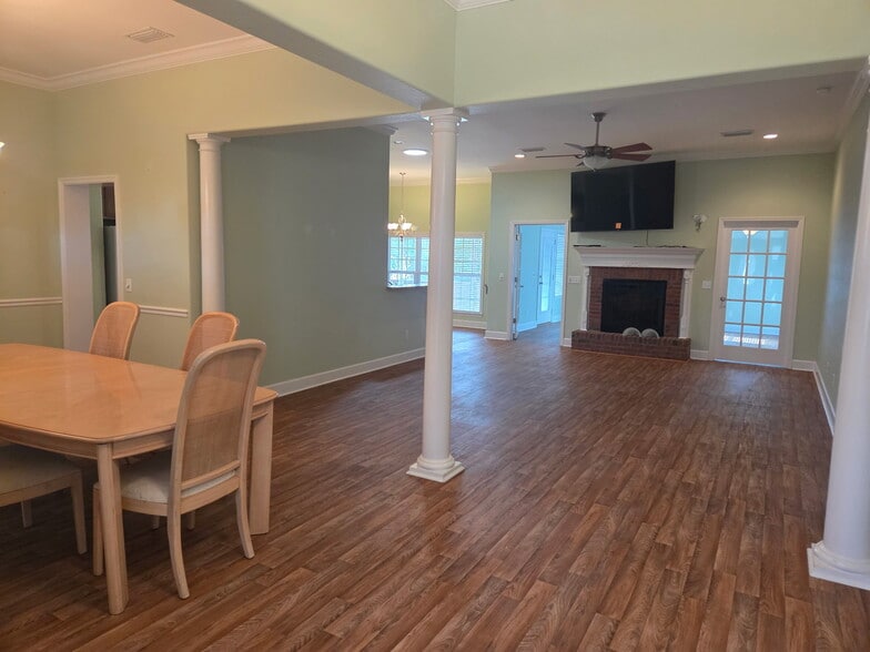 Building Photo - 565 Twin Ponds Dr