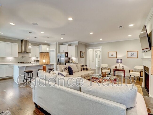 Building Photo - 7120 Maple Leaf Dr