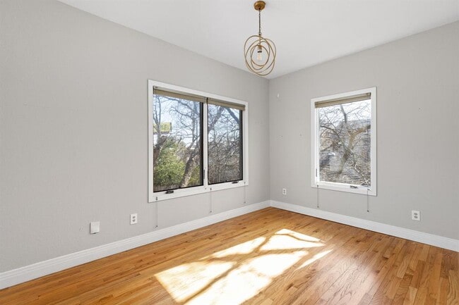 Building Photo - 2203 Lindell Ave