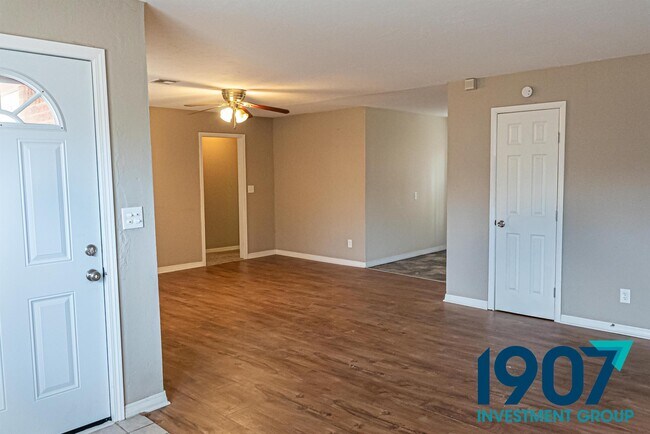 Building Photo - 700 NW 89th St