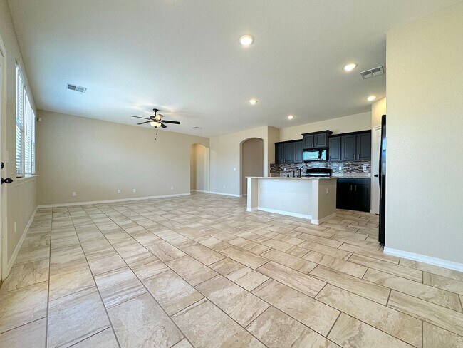 Building Photo - Northeast El Paso 4 Bed Refrig A/C!