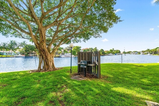 Building Photo - 15 Royal Palm Way