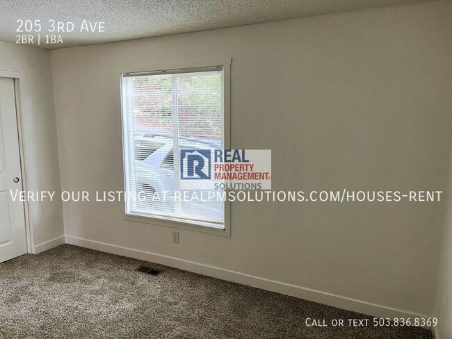 Building Photo - 205 3rd Ave
