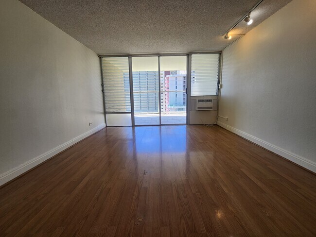 Building Photo - 445 Seaside Ave